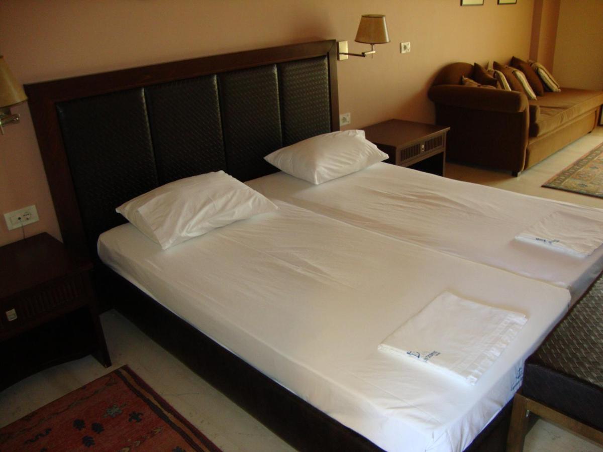 Captain Stavros Hotel Nidrí Kültér fotó